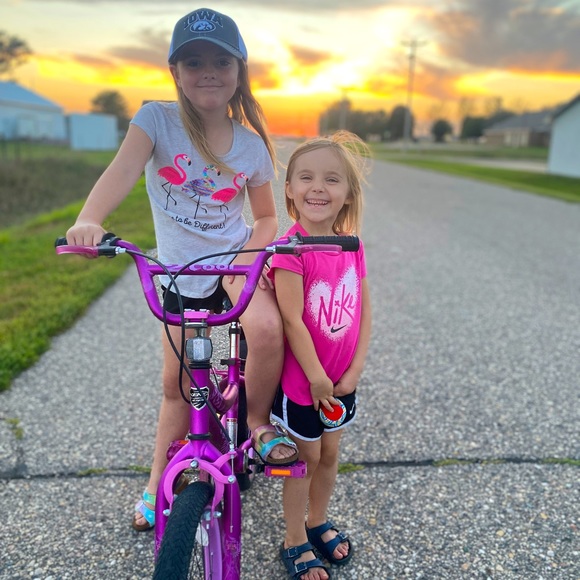 Meet your Posher, Trish - Picture 1 of 1